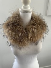 Col Écharpe En Fourrure De Raton Laveur Beige Et Noir