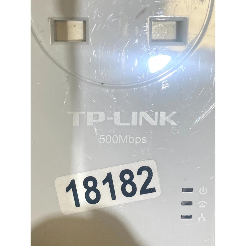 TP-Link TL-PA4010P AV500 Powerline Adapter White 500Mbps LAN-Port UK 3-Pin Plug - Image 3 of 4