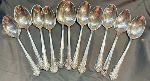 11 Lunt Floral Lace Sterling Silver Spoons - 278.6g  8.96 Troy Ounce- Scrap?