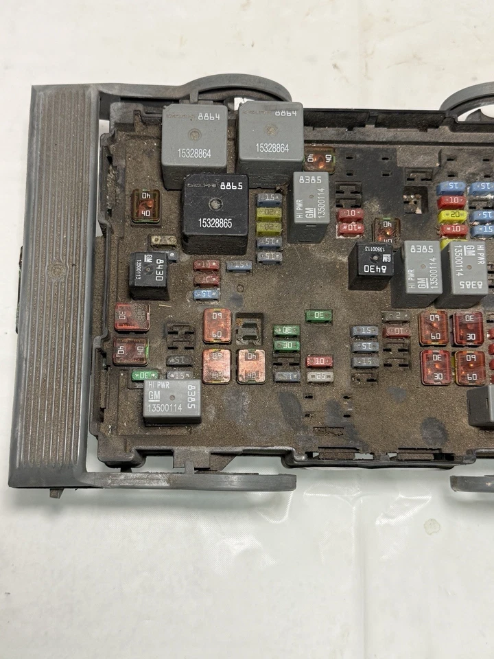 Caja de fusibles de motor Chevy Silverado 2500 3500 6,0 L 10-14 sin batería auxiliar OEM Foto 4 de 4