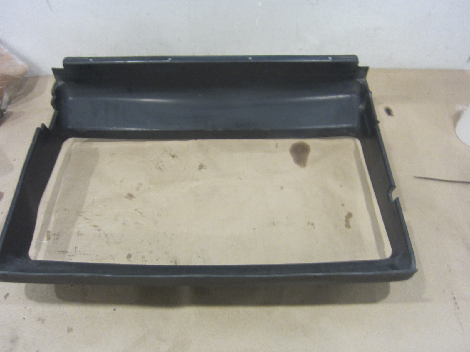 Maserati 4200 Coupe/Spyder- Air Conveyor Duct For Radiator (USED) - P/N 199893
