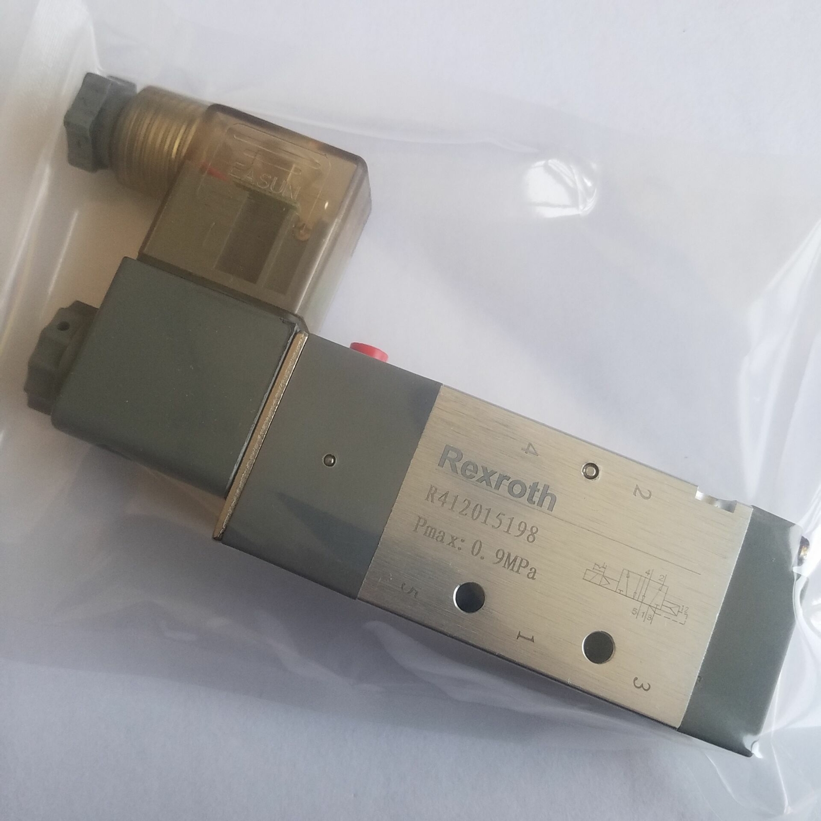 1PCS For Rexroth R412015198 solenoid valve