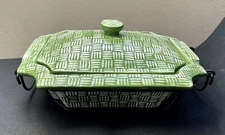 TempTations Basket Weave Green Rectangular Baker w/Rack & Lid ~ 11" x 8 3/4"