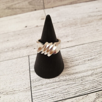 Damen 925 Sterlingsilber Kuppelring Größe 7,5 geriffelt gewellt gebraucht, in einwandfreiem Zustand modern Boho elegant