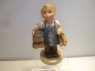 HUMMEL GOEBEL  BOOTS #143 TRADEMARK 2 FULL BEE GERMANY 5 1/2''