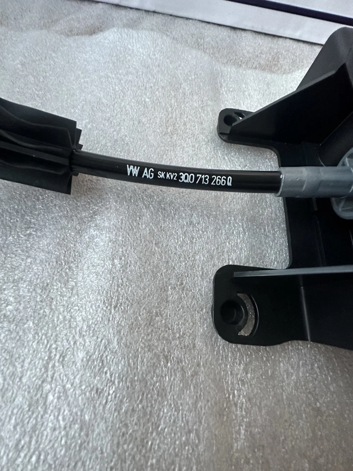 VW Passat B8 Arteon Automatic Gear Selector Unit And Cable 3Q2713023AK - Image 3 of 4