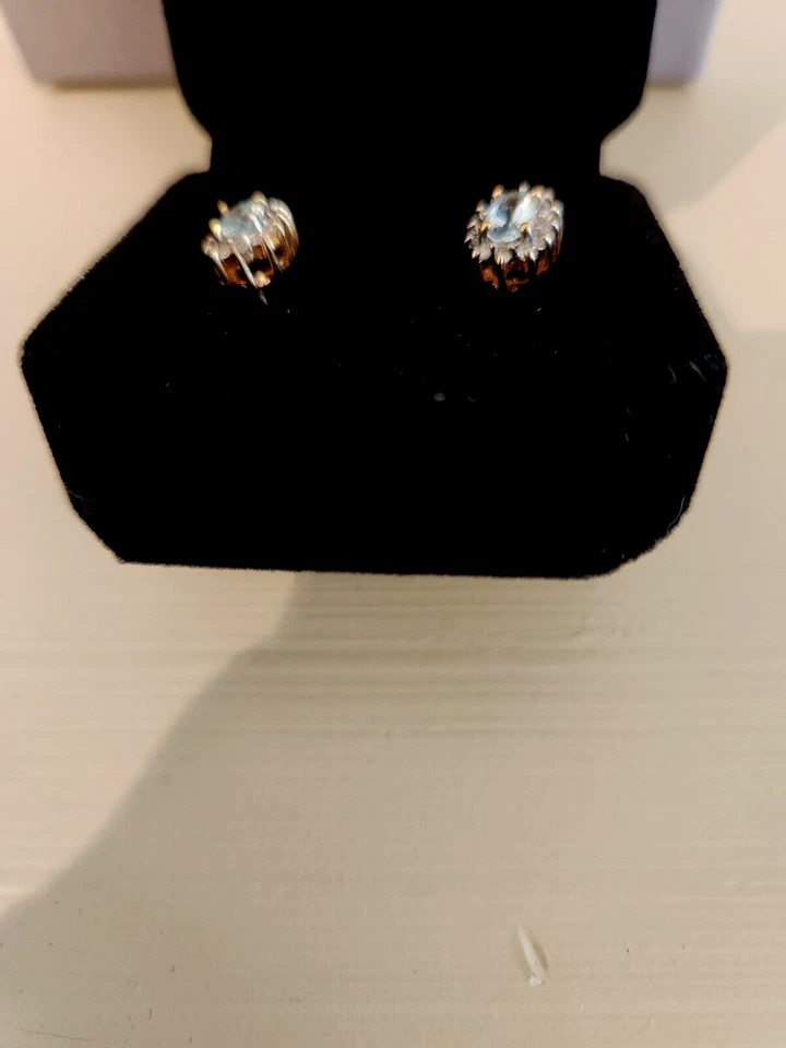 Aretes de aguamarina y diamantes de oro amarillo de 14 k montaje en cesta Foto 2 de 3