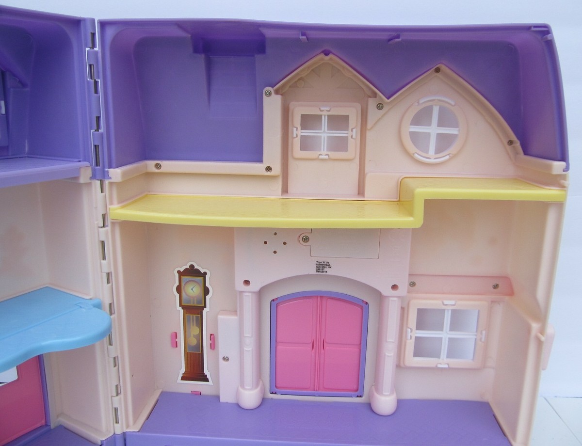 2014 Toys R Us You & Me CLEAN Dollhouse doorbell works, dog barks