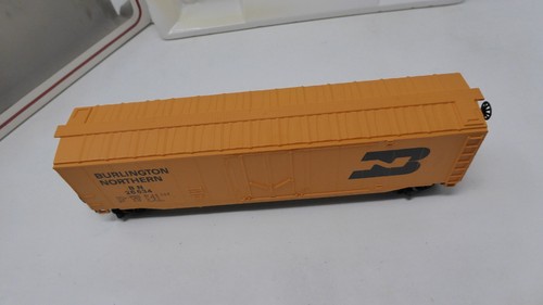 Vintage HO Scale Bachmann Burlington Northern BN 26534 Box Electric Train Car - Picture 6 of 10