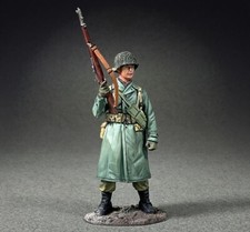 BRITAINS WORLD WAR 2 ALLIES 25237 U.S. INFANTRY IN RAINCOAT STANDING WITH M1