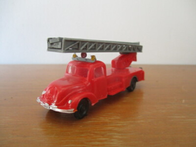 EKO E 1/90 PLASTIC MINIATURE LARGE SCALE FIRE TRUCK