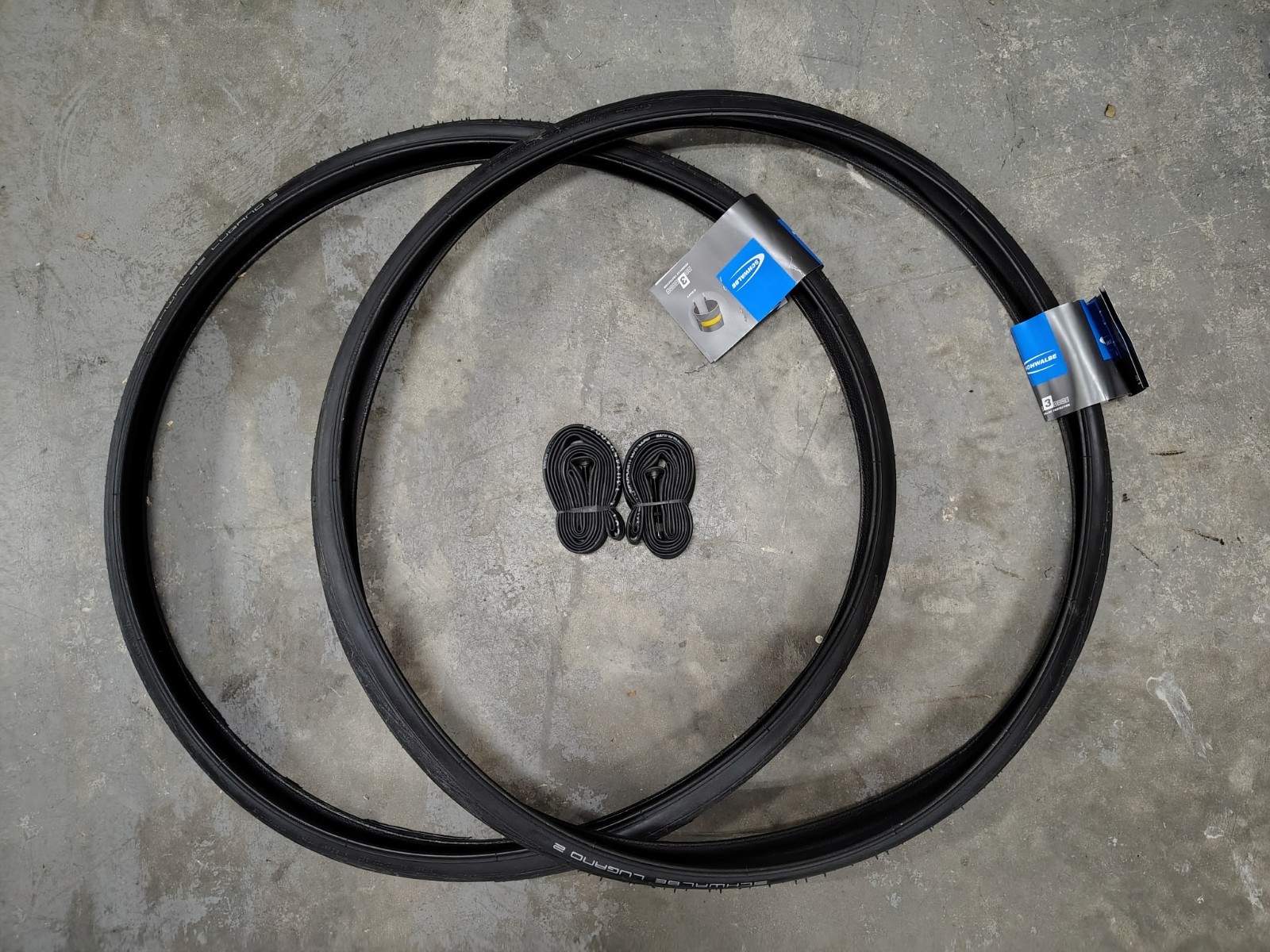 New Set 700 x 28 Schwalbe Lugano II Tire, Clincher, Wire, With Inner Tubes