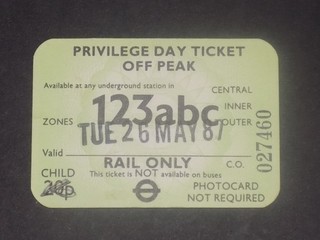 London Underground Privilege Day Off Peak 1987 Railway Season Ticket S17