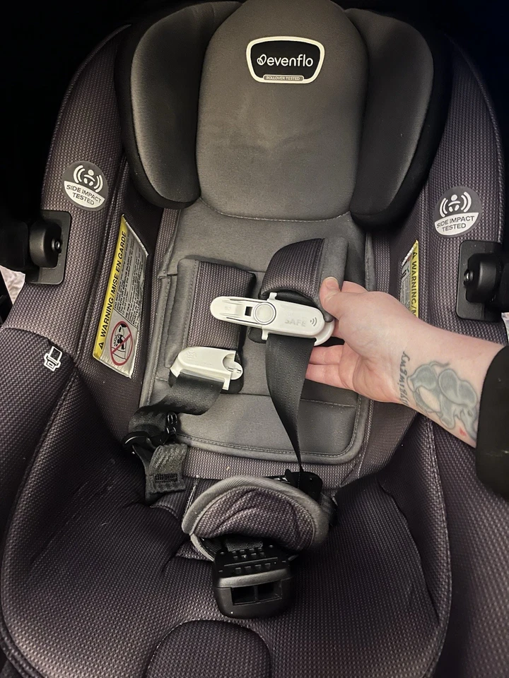 Asiento infantil Evenflo Shyft DualRide con base Foto 3 de 4