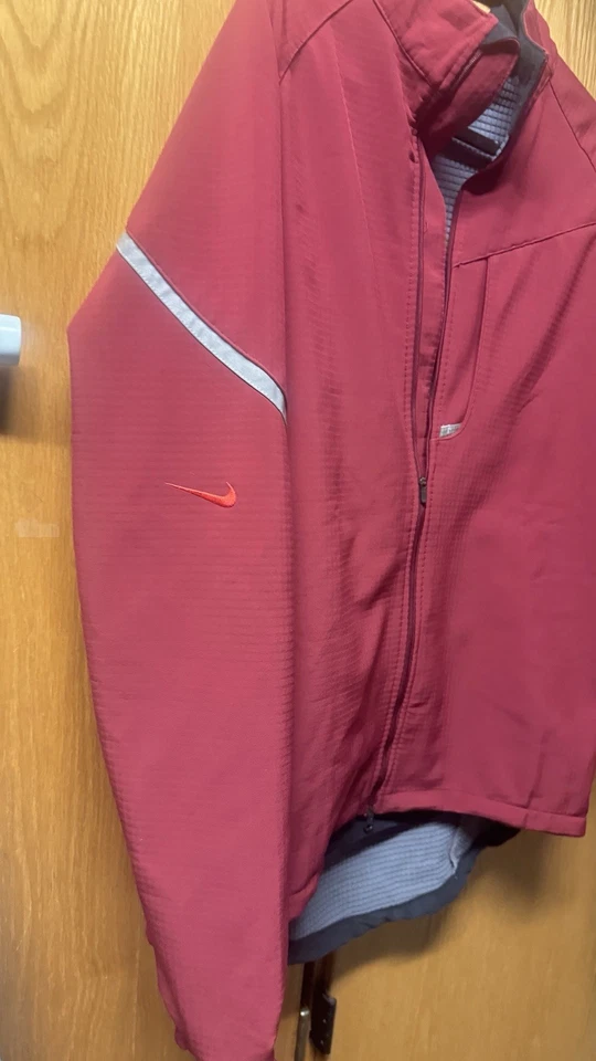 耐克跑步骑行男式红色软壳防风夹克 XL 码 — 第 2/4 张图片