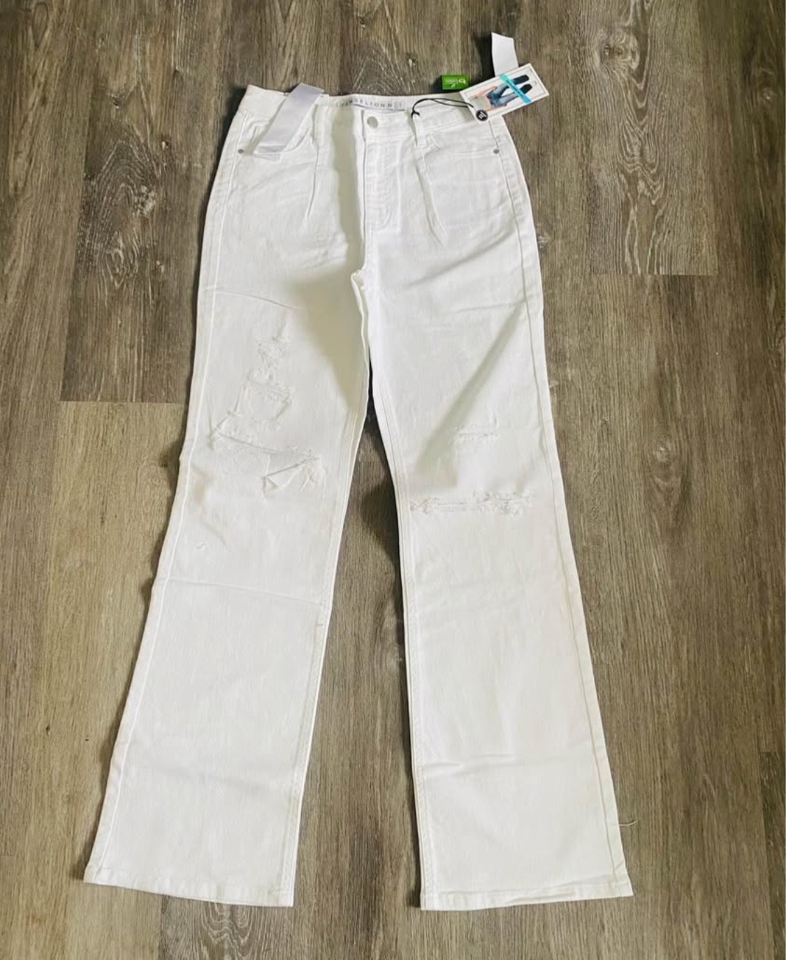 Womens white flare high rise NWT size 28 jeans
