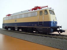 Trix 22031  BR E 10 1266  Kobaltblau /Beige  "Rheingold"  Bügelfalte  DB  Ep.III