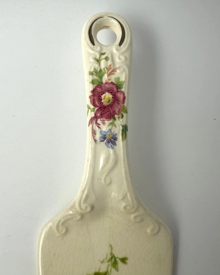 Shabby Chic Porcelain Cake Pie Server with Floral Embossed Handle - Image 3 of 4