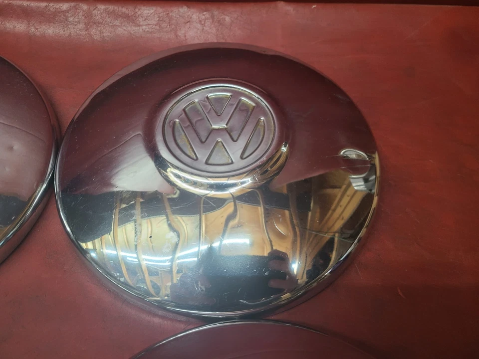Juego de cuatro tapacubos plato perro coche furgoneta VW Beetle 1972-1979 Foto 4 de 4