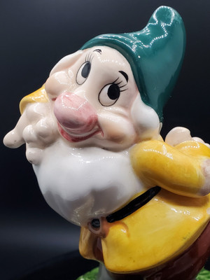 Schmid Music Box Disney's Seven Dwarfs Bashful ''Everybody Needs Somebody..'' (TM)