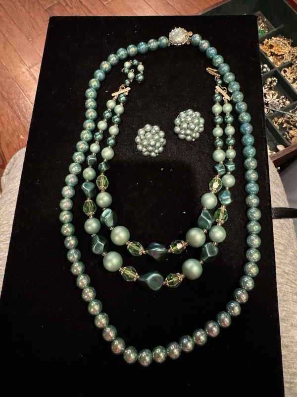 Vintage Green Double Necklace With Clip On Earrings