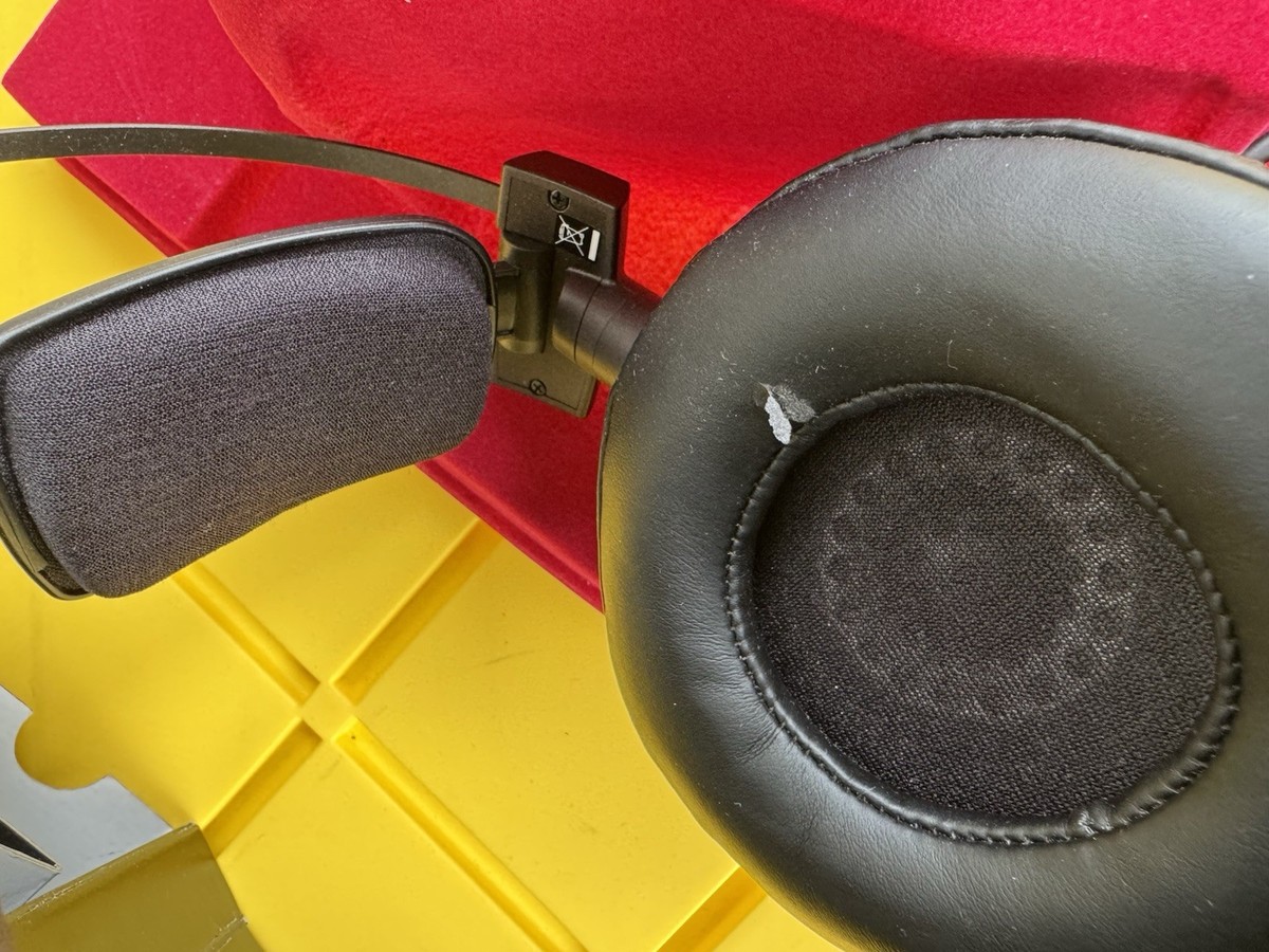Audio-Technica ATH-W1000X Closed-Back Headphones, 53mm Driver