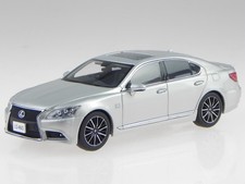 Lexus LS 460 F Sport sonic silver diecast modelcar 03659s Kyosho 1:43
