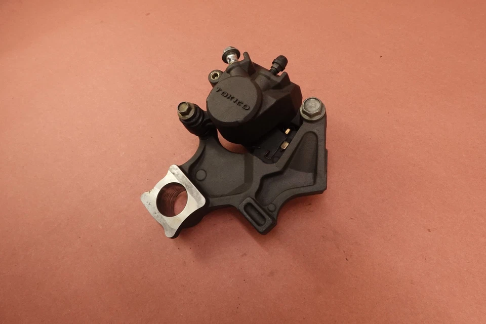 Soporte de montaje de pinza de freno trasero Suzuki GSXR 600 GSXR600 2006 2007 Foto 2 de 4