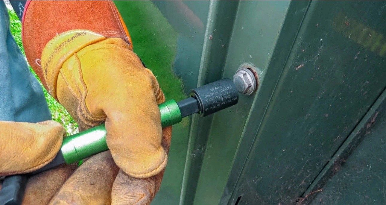 Madi Tri-Penta Transformer Switch Gear Lineman Wrench Socket & Lid Lifter