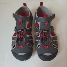 KEEN - Unisex-Youth Closed Toe Water Sandals Gray Red, Size 5