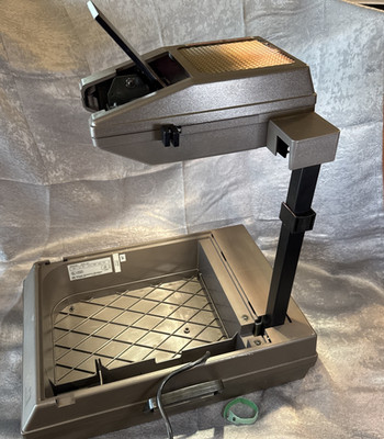3M 2000 Overhead Projector Model 2000 AG for Parts: Missing Staging Area Glass.