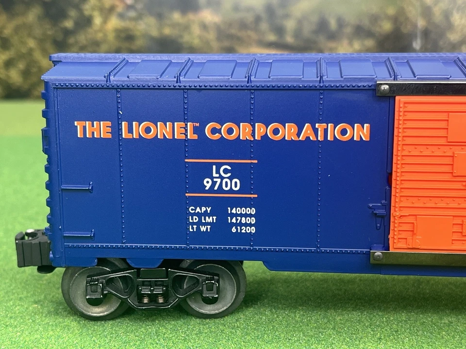 LIONEL LRRC 9700 LIONEL RAILROADER CLUB BOXCAR NEW IN ORIGINAL BOX 6-29200 - Image 4 of 4