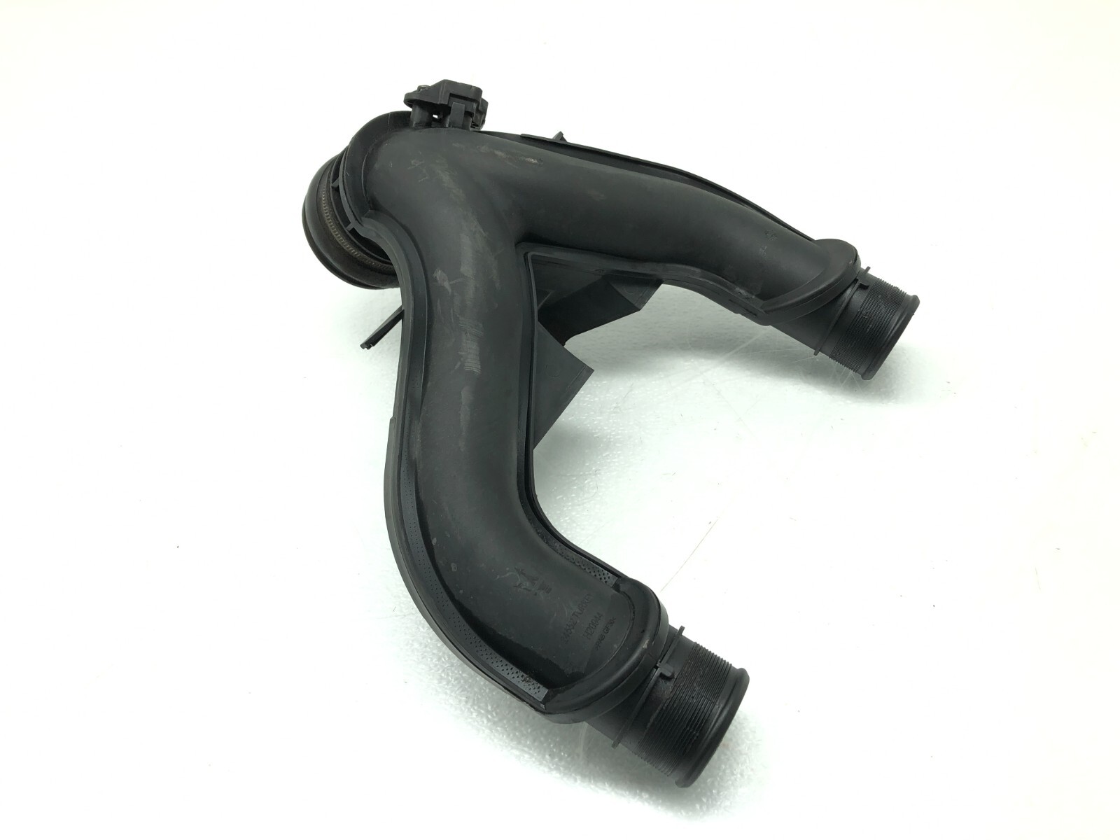 2014-2020 MASERATI GHIBLI S 3.0L V6 AIR INTAKE INLET DUCT TUBE W/MAF SENSOR OEM.