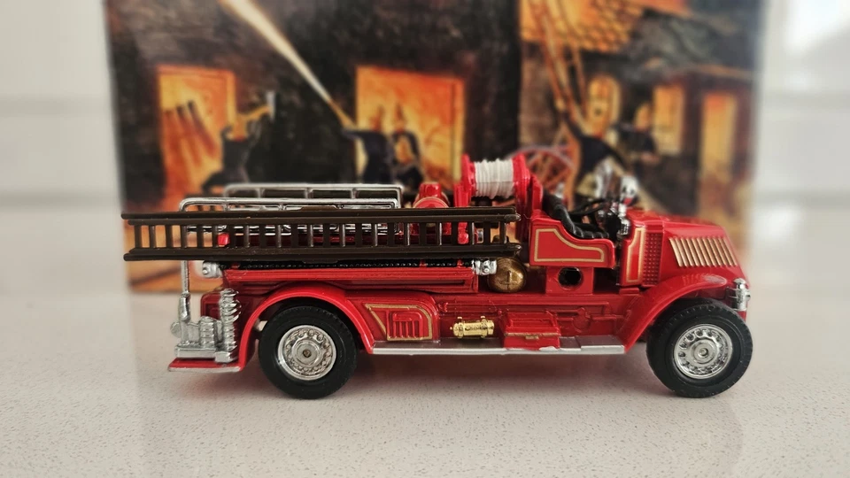Matchbox Models Of Yesteryear Fire Engine YFE01 1920 Mack AC Fire Truck  - Image 3 of 4