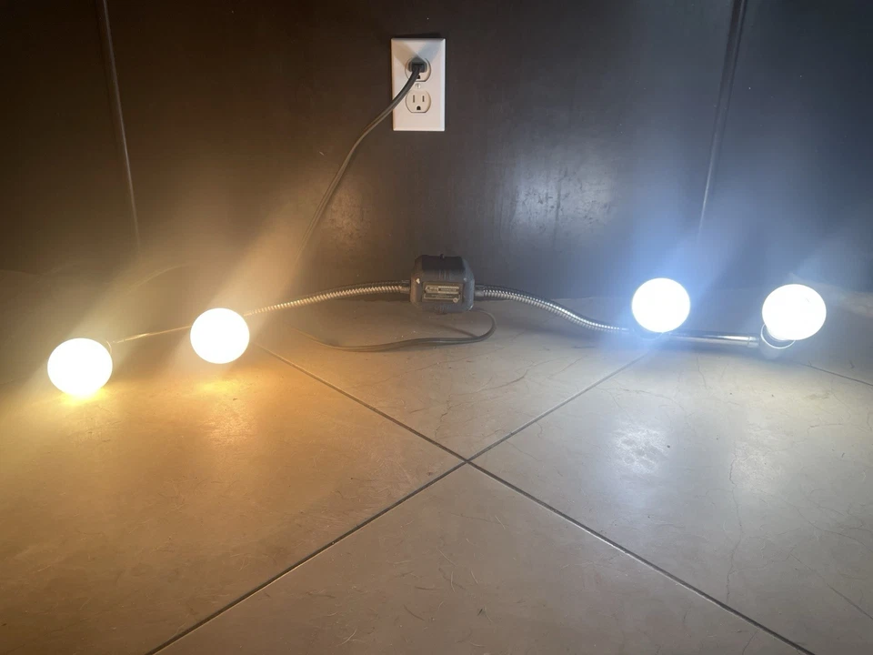 Vtg MAYFAIR MFG "FLEXOLITE DELUXE" Quad Light Gooseneck Adjustable Chrome Lamp - Image 3 of 4