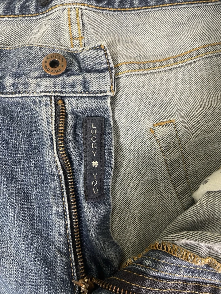 LUCKY BRAND 410 Athletic Fit Straight Legs MENS Jeans 36x32 Very Cool - Image 4 of 4