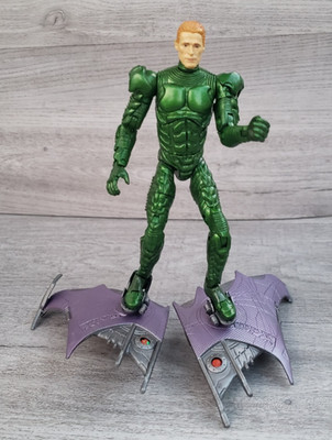2002 Toy Biz Spider-Man Super-Poseable Green Goblin 6'' Figure w/ Glider