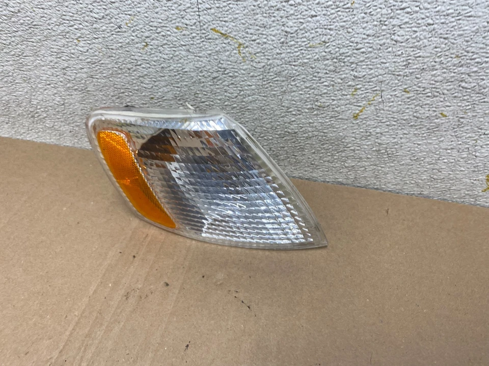 Luz de giro/estacionamiento lateral derecho Volkswagen Passat 1998 a 2001 Q0106 Foto 2 de 4