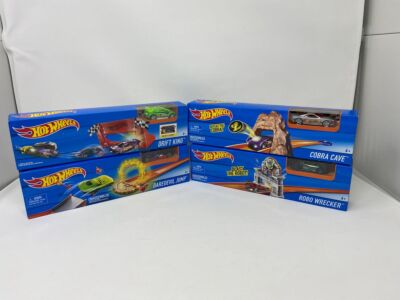 NEW* HOT WHEELS STUNT TRACK SET OF