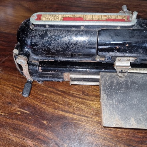 Antique Counter top Revolving Seal Stand & A Protectograph Cheque Writer - Foto 3 di 15