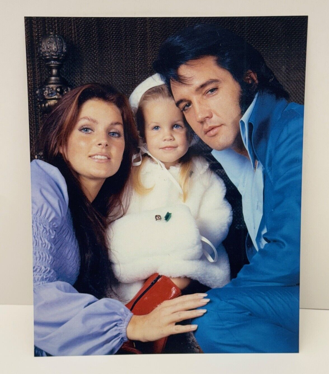 ELVIS PRESLEY AUTHENTIC ORIGINAL 8x10 PHOTO FAMILY PHOTO LISA