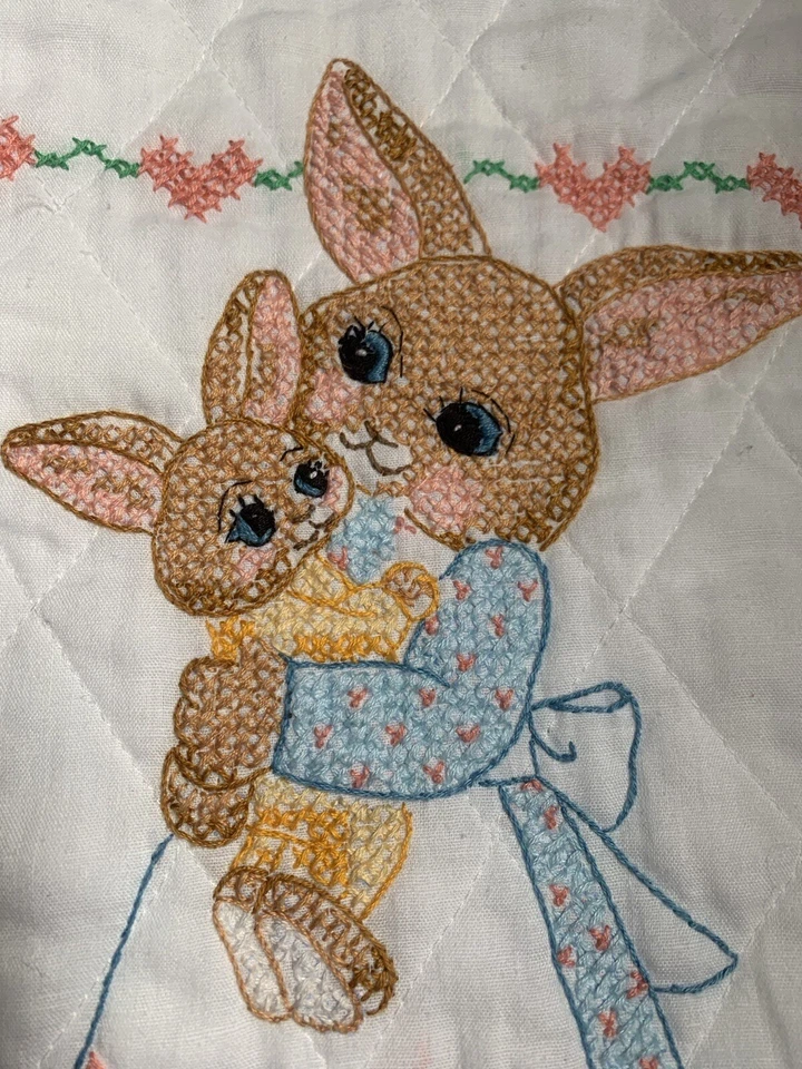 Manta acolchada para bebé saco de dormir bordado hecho a mano usado en excelente estado vintage Foto 3 de 4