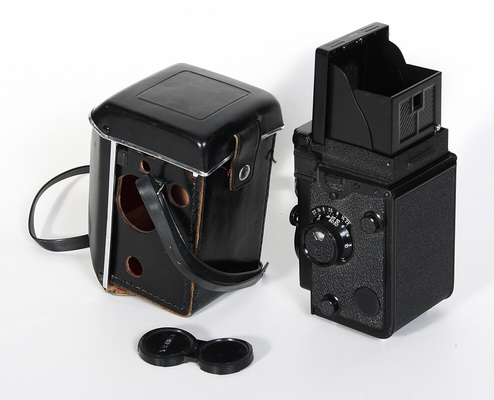 YASHICA MAT-124 G, 80/3.5 YASHINON (SOME DUST, DEBRIS), NICE YASHICA MAT-124 G, 80/3.5 YASHINON (SOME DUST, DEBRIS), NICE