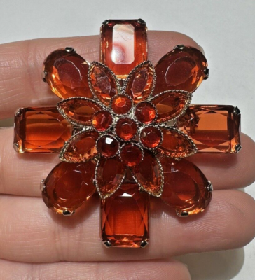 Broche Vintage En Forme De Pomme De Pin/fleur - Verre Topaze, Strass, Métal Doré - Poids 12g, Longueur 46mm - Occasion