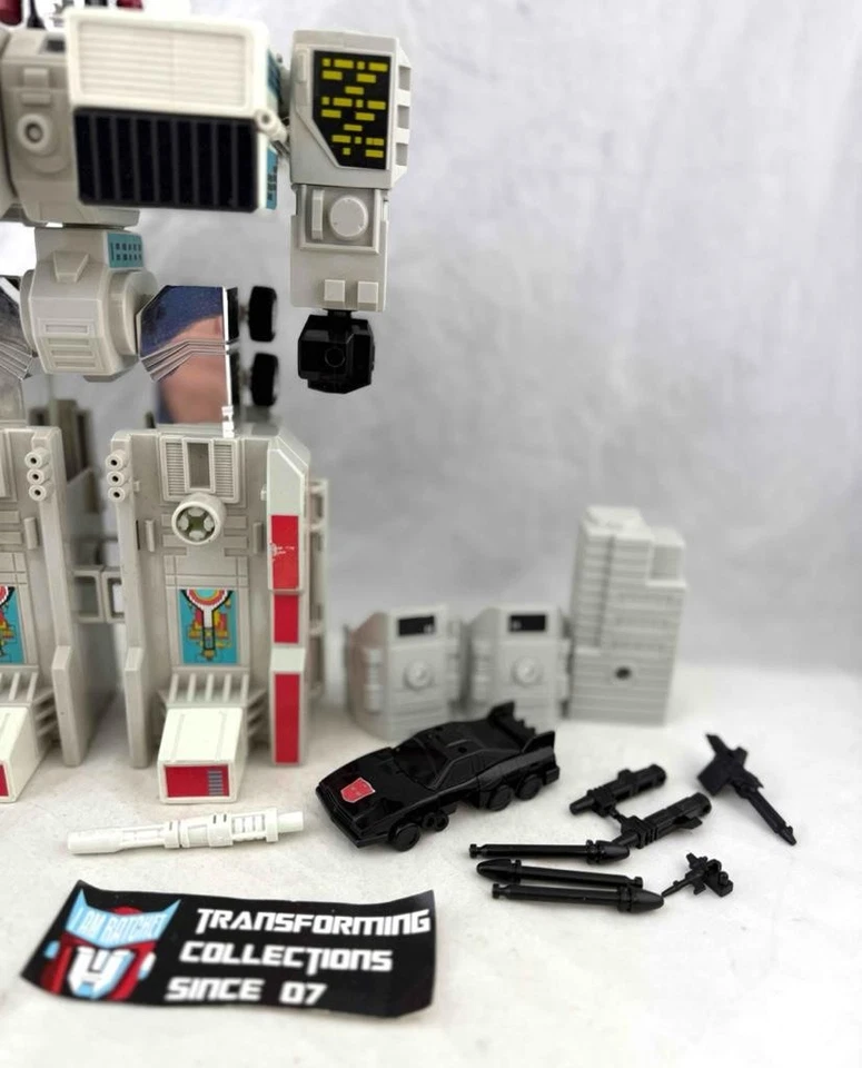 Transformers Original G1 1986 City Metroplex Complete Rubber Tire Version - Image 2 of 4