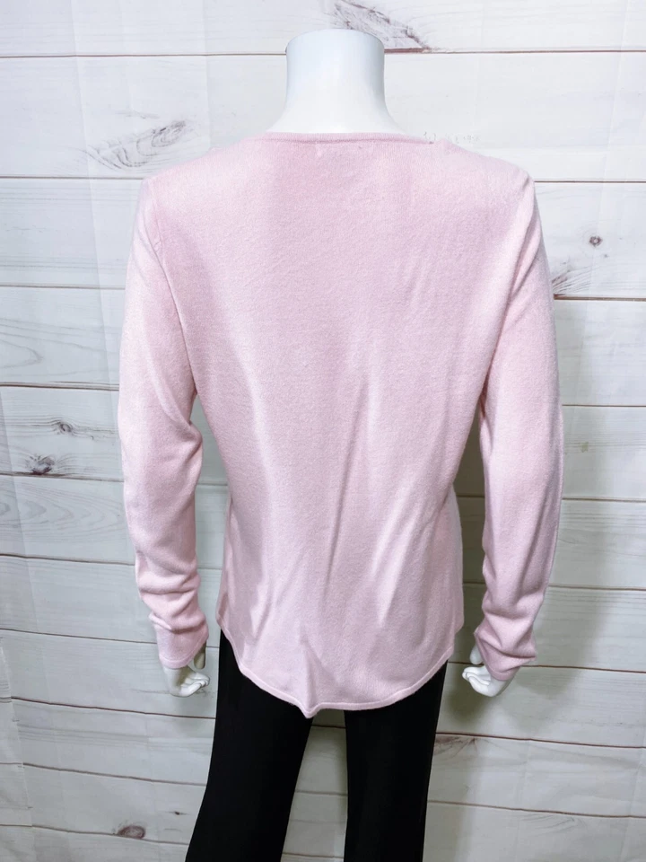 Suéter feminino Dressbarn Petite tamanho PM rosa floral acento gola V pulôver - Imagem 4 de 4