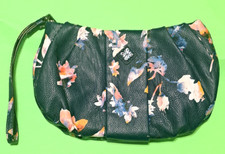 LARGE SIMPLY VERA (vera wang) NAVY FLORAL GATHERED WRISTLET