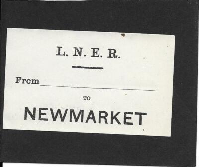 NEWMARKET - G.E.R. STIL GEPÄCKETIKETT - LONDON & NORTH EAST RAILWAY