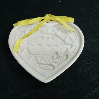 Pampered Chef Welcome Home Heart Clay Cookie Mold, Apple Pie 