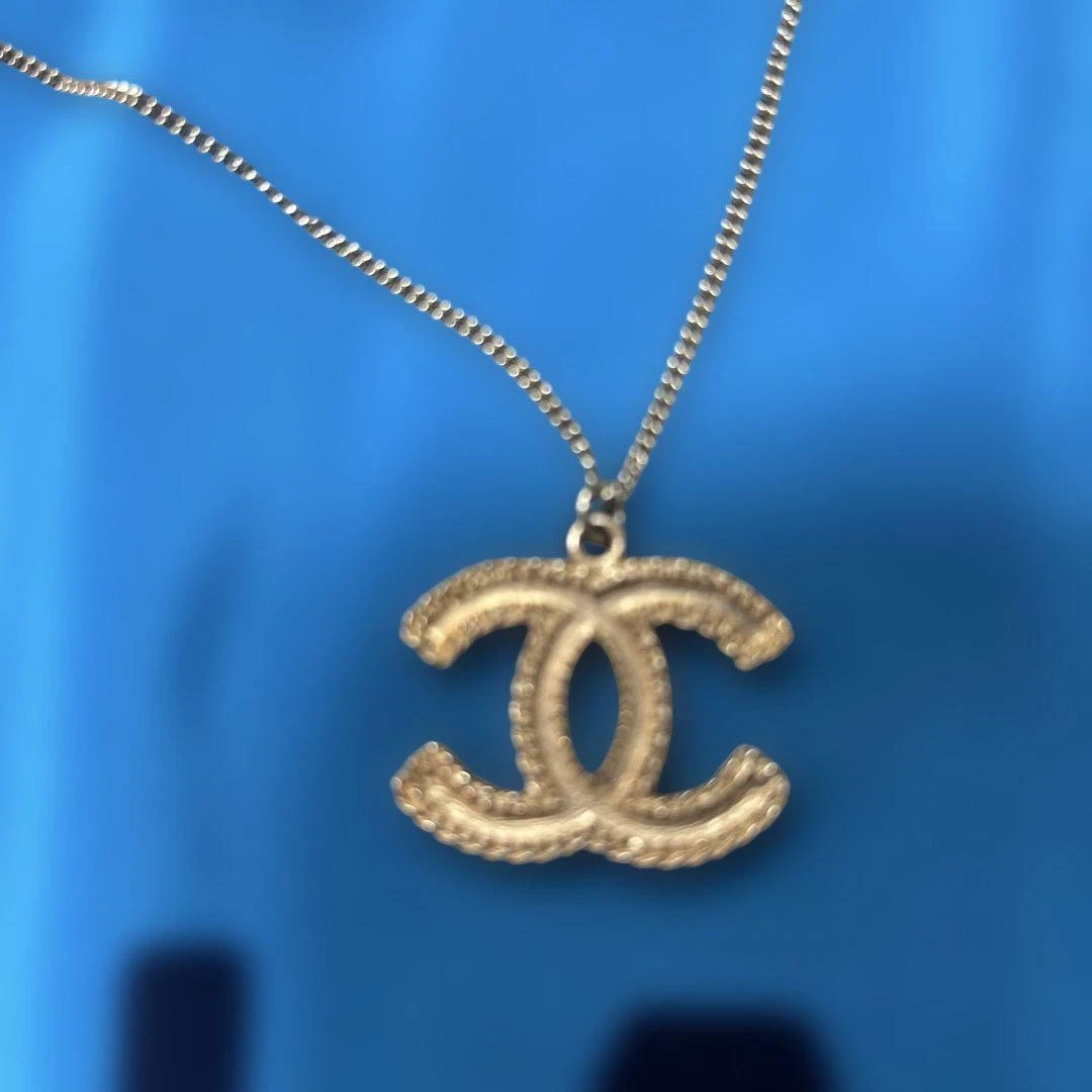 Collana CHANEL logo marchio cocco oro lepre